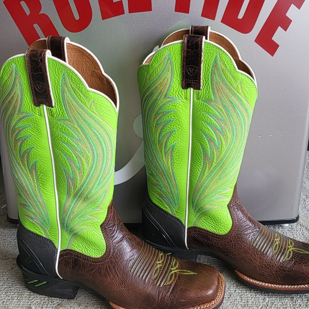 Women's Ariat lime green 8.5m